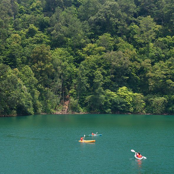 Kayak en Zirahuén